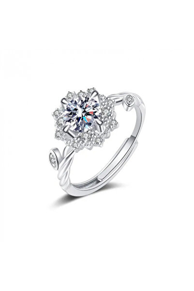 noaris Flower ring with 1 carat moissanite diamond