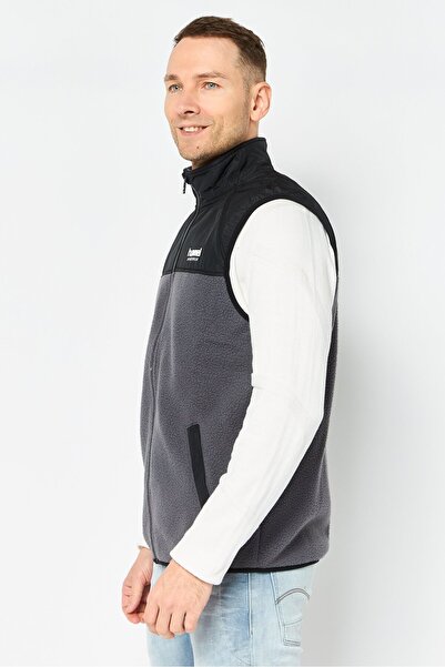 hummel Men Sportswear Fit Sleeveless Outdoor Jacket Vest, Multicolor