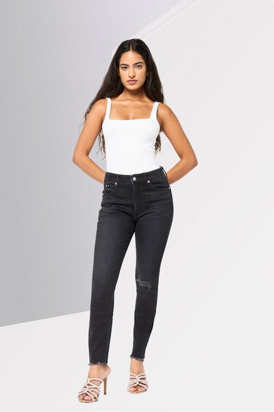 Calvin Klein Jeans Women Regular Fit Washed Stretchable Denim Jeans, Black