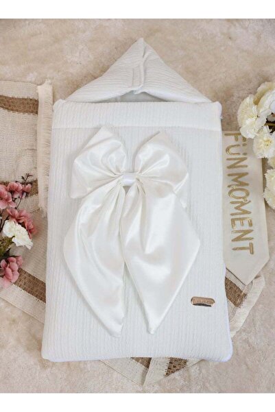 Fun Moment Baby House side zipper baby meds white color decorated with bow