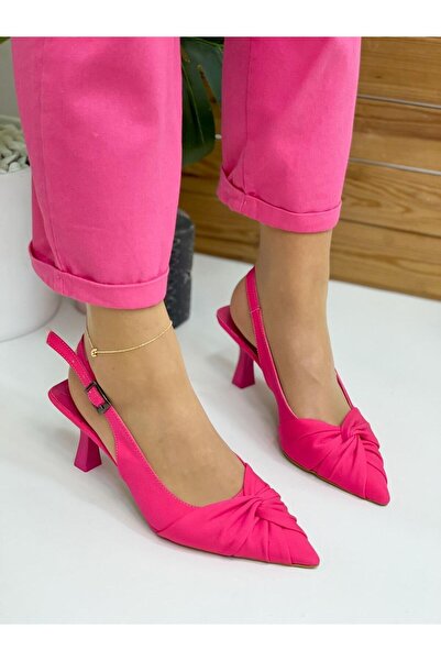 BerilinButiği حذاء نسائي بكعب عالٍ (ستيليتو) بتفاصيل فيونكة من الساتان الفوشي...