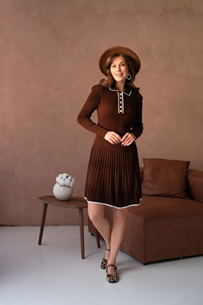 mysimy Pleated Skirt Suit with a Polo Collar and Gold Button Details.