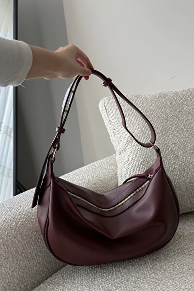 Cersei حقيبة كتف نسائية ناعمة وفضفاضة على شكل هلال باللون الأحمر الداكن