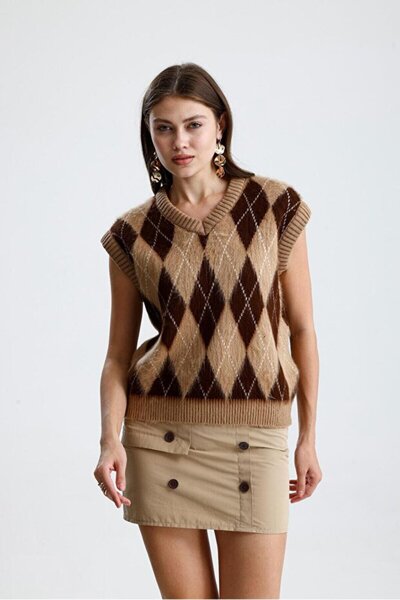 markazzi Women's Diamond Pattern Oversized Burgundy Beaded Knit Sweater