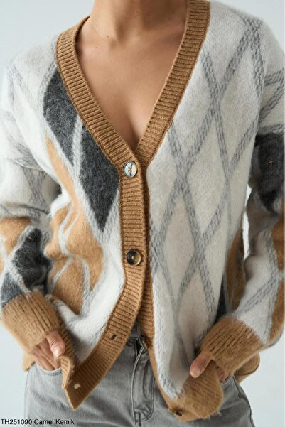 markazzi Women's V-Neck Baklava Patterned Fleece-Lined Soft Cardigan