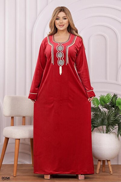 Lyaly aljlabyh A luxurious velvet jalabiya with a wide, flowing cut and elegant, delicate embroidery on the chest; a comfortable and luxurious maxi design.