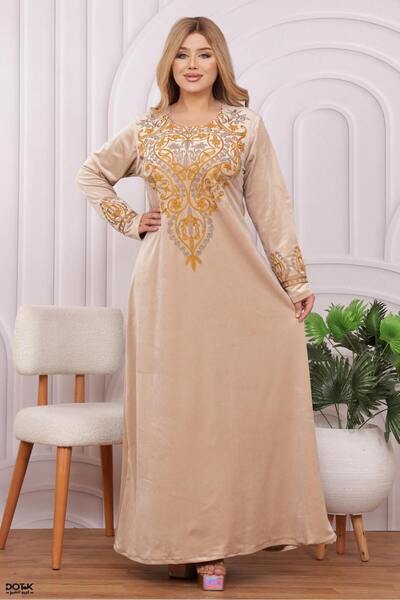 Lyaly aljlabyh A velvet maxi winter jalabiya with elegant vertical embroidery on the chest, made of a heavy and warm fabric, and featuring a sophisticated design perfect for special occasions.
