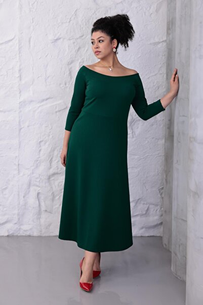 Madwilo Women's Green Boat Neck Three Quarter Sleeve Cupped Plus Size Stretchy Dress