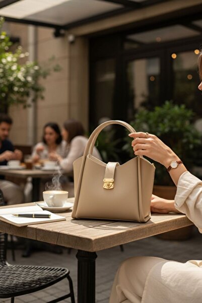 ROYAL LADYS Women's Bag – Handbag with Lock Detail | Gold Accessories, Full-Length Inner Wallet, Long Strap