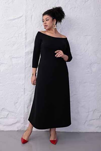 Madwilo Women's Black Boat Neck Three Quarter Sleeve Cupped Plus Size Stretchy Dress