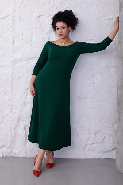 Madwilo Women's Green Boat Neck Three Quarter Sleeve Cupped Plus Size Stretchy Dress