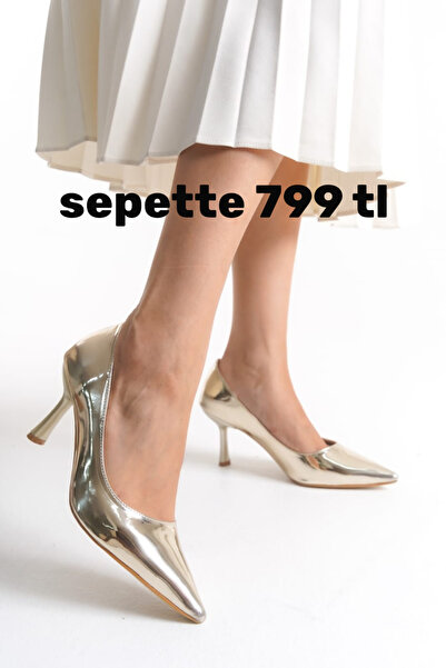 muhhu moda Gold Color Women's Closed Heeled Shoes Pointed Toe (7 cm Height)