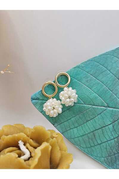 İNCİORA JEWELRY Gerçek Kum İncili Gold Halka Detaylı Çivi Küpe Paslanmaz Çelik– El Yapımı Zarif Tasarım