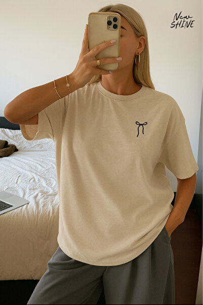 New Shine تي شيرت كبير الحجم مطبوع عليه فيونكة
