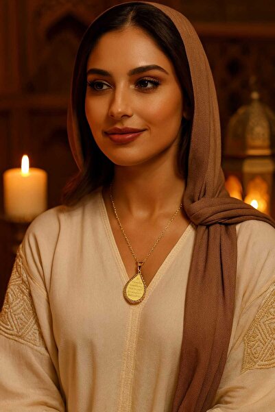 Fstyle A gold necklace with a classic Islamic design. It features a distinctive teardrop shape and is plated with high-quality gold.