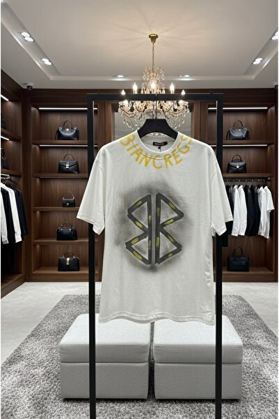 VAIA Men's oversized t-shirt with a modern geometric logo print and a distinctive youthful design.