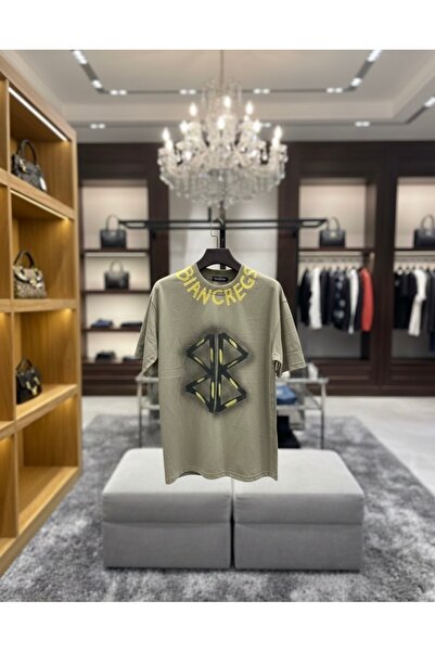VAIA Men's oversized t-shirt with a modern geometric logo print and a distinctive youthful design.