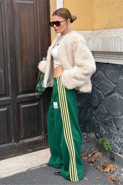 bases. Φούτερ με φλις εσωτερικά και ρίγες στο πλάι