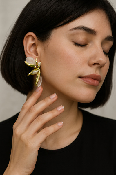 Nun Jewelry ZARA Model Altın Yaprak İnci Sallantılı Küpe - Beyaz