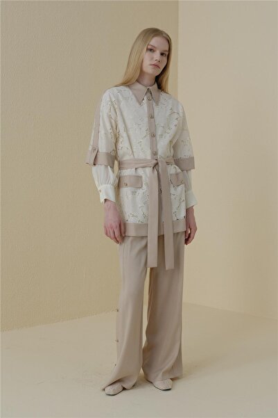 Nihan Dantel ve Saten Detaylı Gold Düğmeli Pantolon Ceket Takım Bej