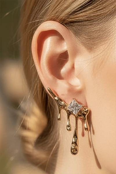 TAKIŞTIR Altın Renk Taş Detaylı Çelik Küpe (Çift)