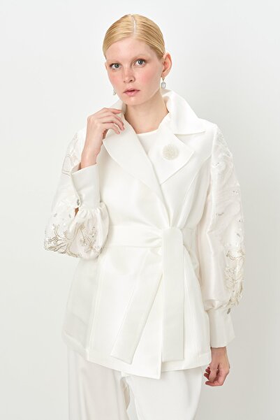 Nihan Kol Detaylı Parlak Taş Aksesuarlı Saten Ceket Ekru