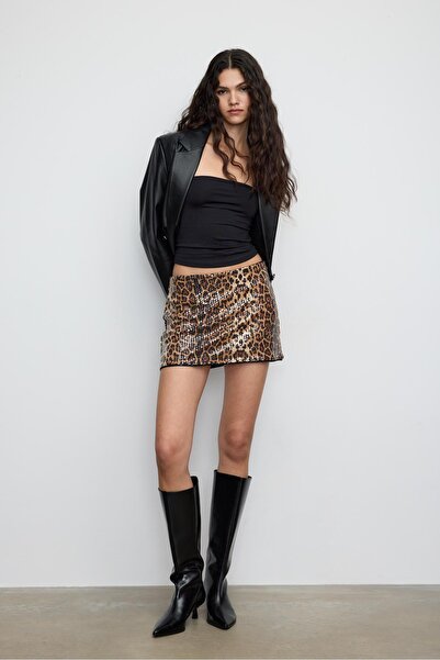 Stradivarius Desenli pullu mini şort etek