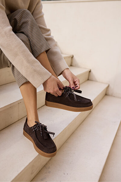 ANGELİNA JONES LEMARİO ЖІНОЧІ КАВОВІ ЧЕРЕВИКИ З НАСТУПНОЮ ШКІРОЮ, З ДЕТАЛЯМИ З ШНУРІВКИ