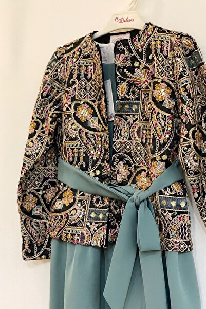 La reina petite Sky blue and gray dress with a luxurious embroidered silk jacket for veiled girls