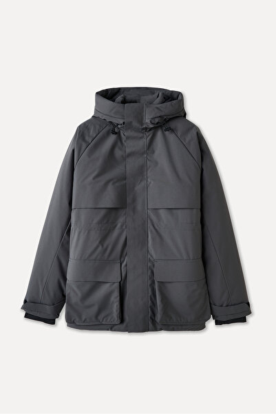 Mudo Hooded Coat with Detailed Details