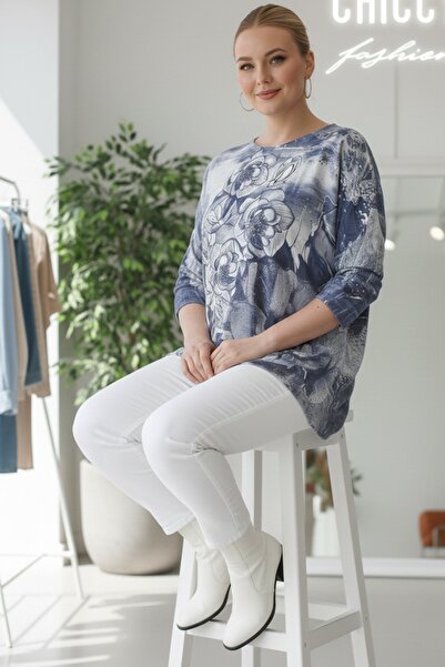 Chiccy Ιταλική μπλούζα μεγάλου μεγέθους μπλε με λαιμόκοψη μακρυμάνικη Digital B με τύπωμα Casual Knitwear Blouse 75 68