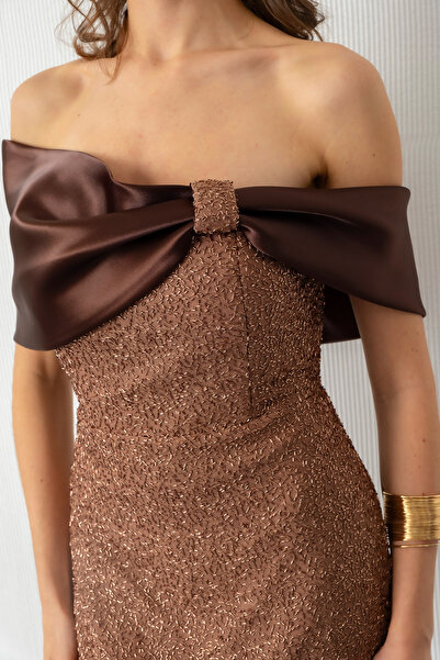 Lafaba Γυναικείο βραδινό φόρεμα με καφέ λαιμόκοψη με χάντρες Midi Promise