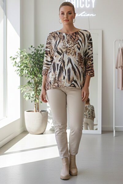 Chiccy Ιταλική μπλούζα μεγάλου μεγέθους μπεζ με λαιμόκοψη μακρυμάνικη Digital B με τύπωμα Casual Knitwear Blouse 75 68