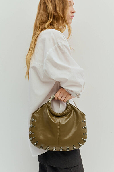 Pull & Bear Metal saplı ve zımba detaylı çanta