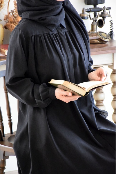 EMİNOS BUTİK Model Ferace în tonuri pastel cu rochie