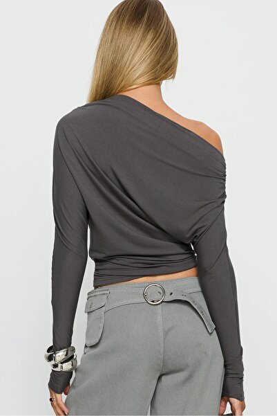 World Fashion Trends One-Shoulder Fitted Batwing Sleeve Stretchy Fabric Blouse
