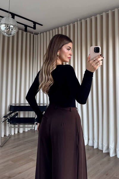 Sue Store Μαύρη οβάλ μπλούζα με λεπτομέρεια από δαντέλα