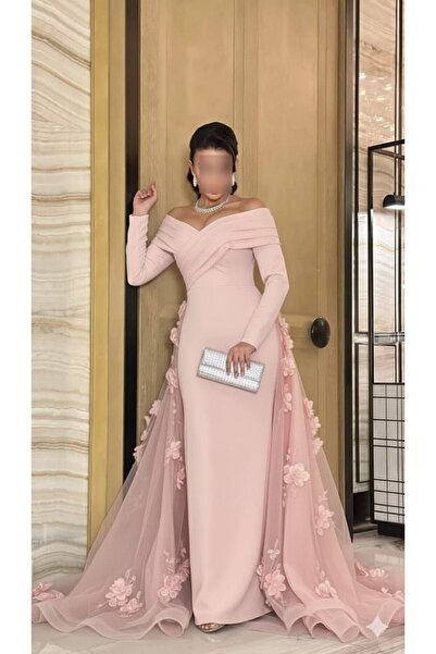 Thara Luxurious pink evening dress with a long floral train