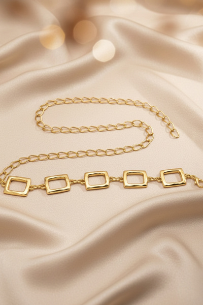 LAREON Curea cu lanț cu detalii dreptunghiulare de culoare aurie 106 cm - Cur...