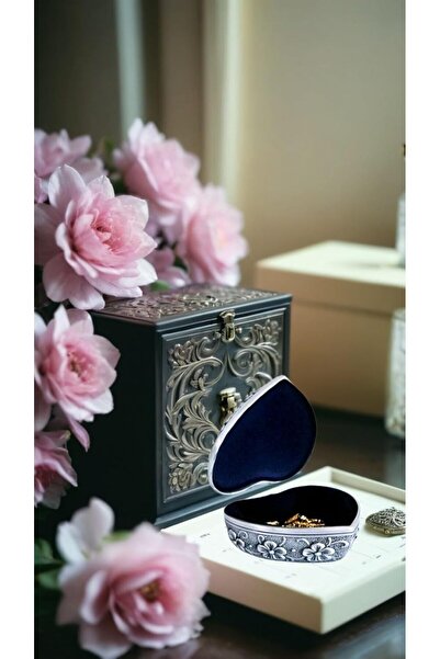 Generic Classic Vintage Antique Heart-Shaped Jewelry Box - Ring and Small Trinket Storage Organizer Chest -