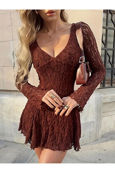 BIGPARTYWEAR فستان قصير من الدانتيل من تشستنت بلوم