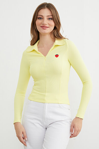 Fulla Moda Μπλούζα με μισό φερμουάρ με κέντημα φράουλας