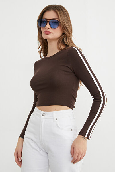 Fulla Moda Μπλούζα με λαιμόκοψη και κοντό μανίκι διακοσμητικό ρέλι Crop Body