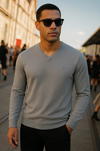 Maccali Men's Premium Comfort Casual Long Sleeve V-Neck Gray Sweater