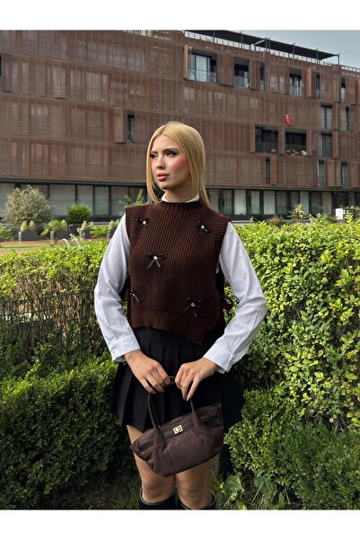 Angel Mia سترة تريكو بتفاصيل فيونكة باللون البني