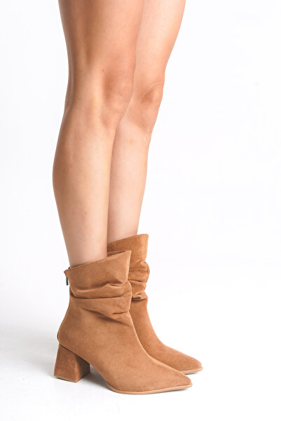 ELAIA SHOES Γυναικείες μπότες με τακούνι ARIA Tan Suede με φερμουάρ στο πίσω μέρος λεπτομέρεια με σούρες