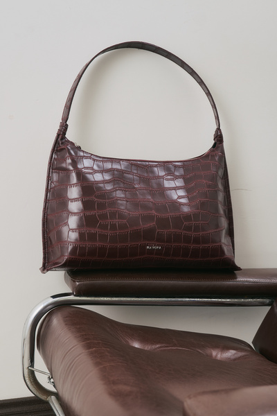 Manuka Textured Leather Shoulder Bag Burgundy