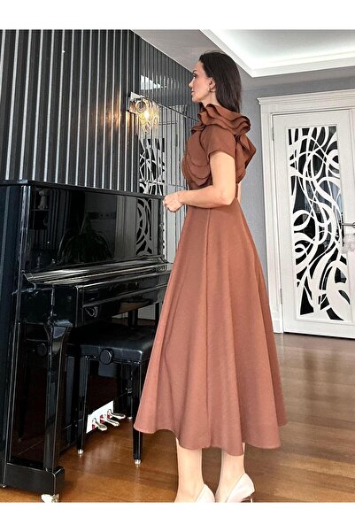 Atelier Derin Φόρεμα με καφέ μανίκια και καμπύλη ζώνη