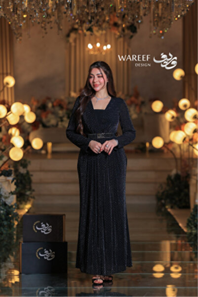 WAREEF FASHION فستان سهرة أسود فخم بلمعة ناعمة وقصة راقية مزود بحزام أنيق