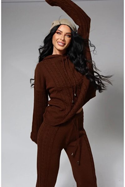 Pretty Women's knitted suit